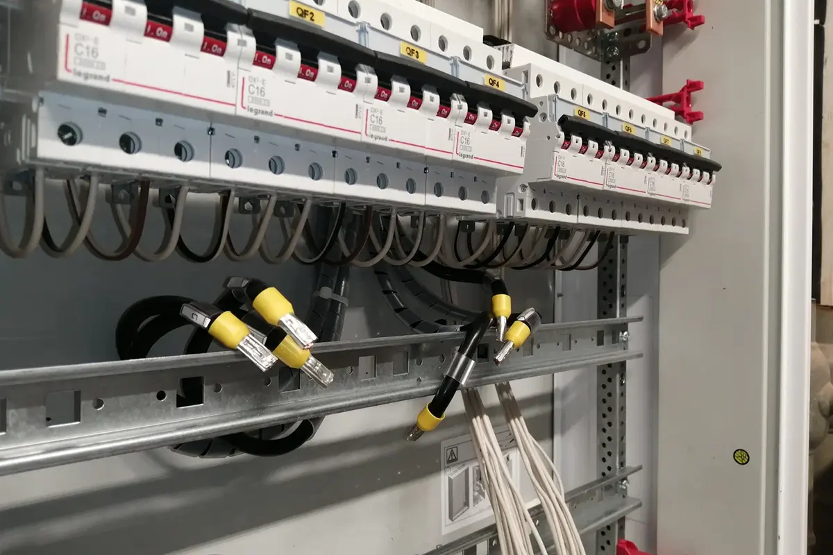 Электромонтаж и сборка изделий на заказ